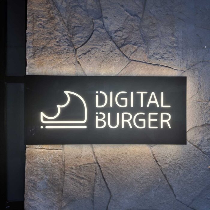 acrylikon-foteini-epigrafi-led-eksoiterikou-xorou-digital-burger-4